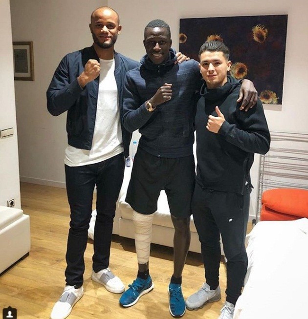 Quên chấn thương, sao Man City chạy như bay ăn mừng chiến thắng - Bóng Đá