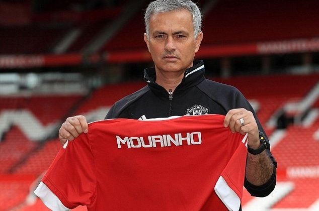 Mourinho và Man United: Đừng vì quá cô đơn mà nắm vội một bàn tay lạ - Bóng Đá