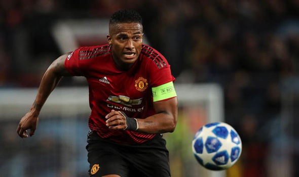 Fan Man Utd nói lời phũ phàng với Valencia - Bóng Đá
