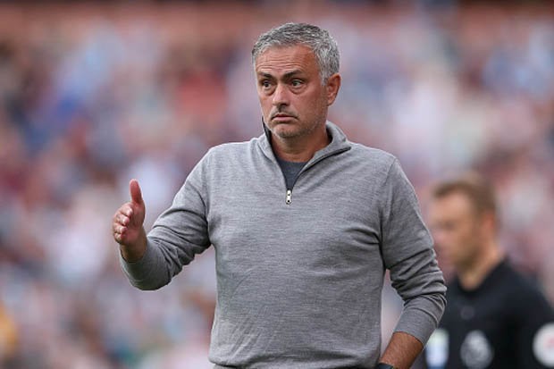 Neville: Man Utd cần 2 cầu thủ để vô địch - Bóng Đá