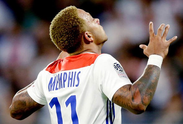 Trong cơn hoảng loạn, Man Utd kích hoạt điều khoản mua lại người cũ Depay - Bóng Đá