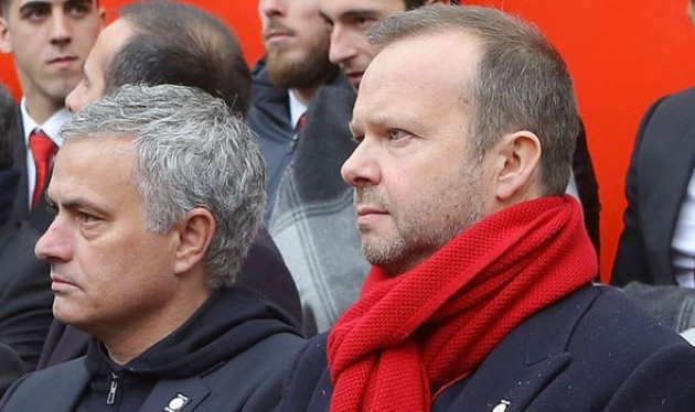 Sau Mourinho, đến lượt Ed Woodward bị CĐV Man Utd 'tổng sỉ vả' - Bóng Đá