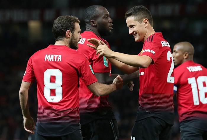 CĐV M.U bực bội vì Mourinho muốn gia hạn Herrera Mata Young - Bóng Đá