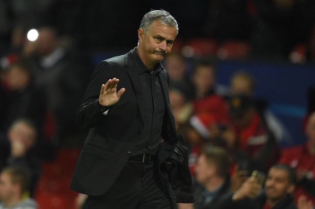Fan Man Utd 'kêu trời' khi Mourinho để Martial dự bị - Bóng Đá