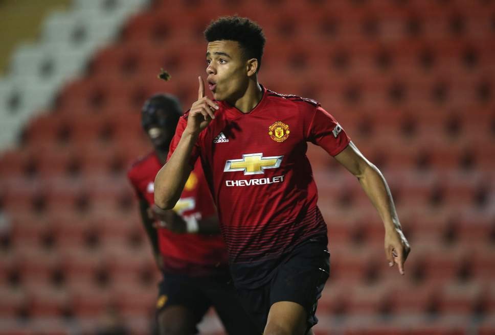 'Thần đồng' lập hat-trick, Man Utd loại Chelsea khỏi FA Youth Cup - Bóng Đá