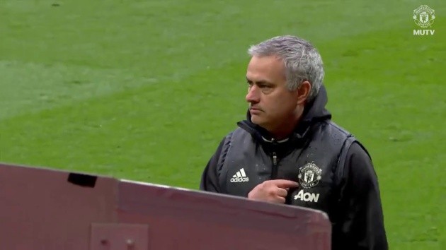 Tại sao Jose Mourinho quyết bám trụ lại Man United? - Bóng Đá