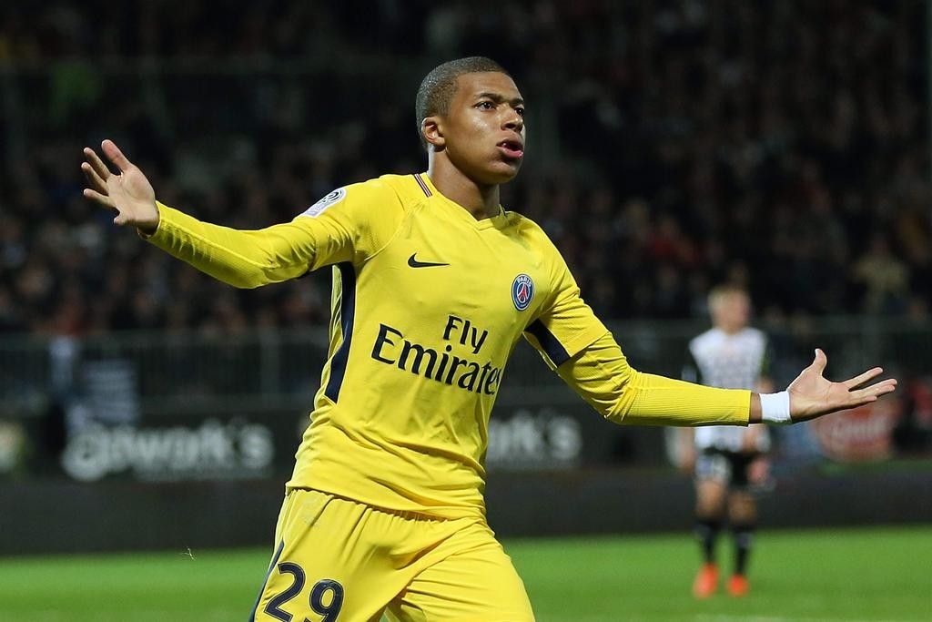 Chỉ ở tuổi 18, Kylian Mbappe đã lọt vào top 7 cầu thủ xuất sắc nhất châu Âu - Bóng Đá