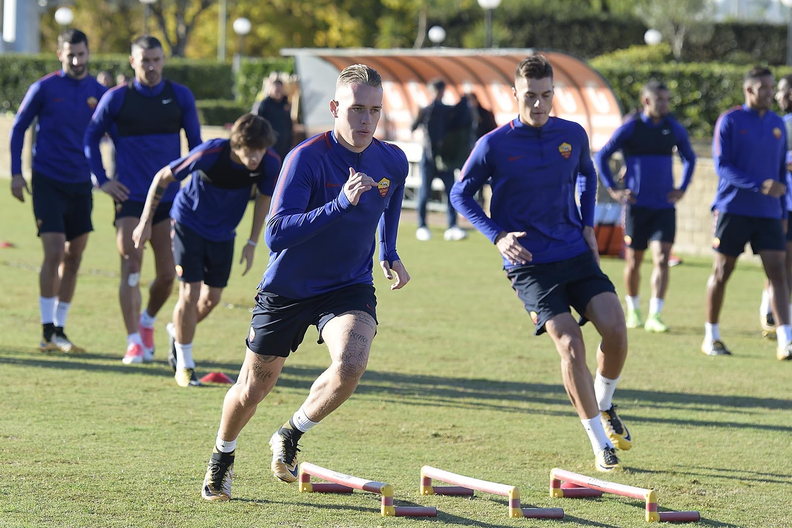 Tích cực tập luyên, tân binh triển vọng nhất Roma chuẩn bị ra mắt - Bóng Đá