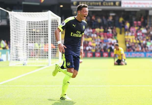 Mesut Ozil ra điều kiện lạ để ở lại Arsenal - Bóng Đá