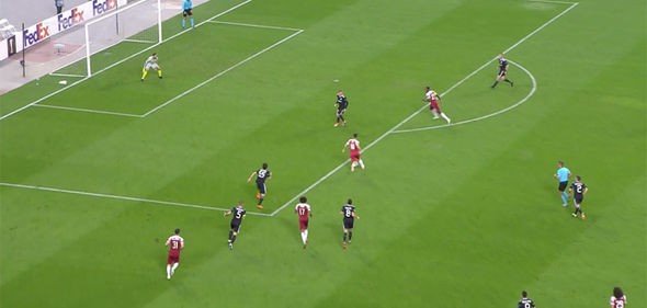 Ozil giận dữ với Elneny - Bóng Đá