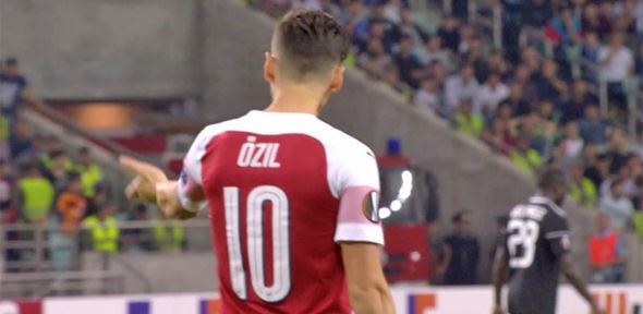 Ozil giận dữ với Elneny - Bóng Đá