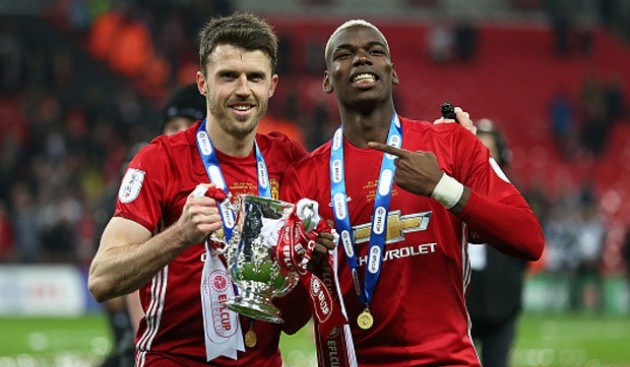 Mike Phelan đã nói gì về Carrick và Pogba tại Man Utd? - Bóng Đá
