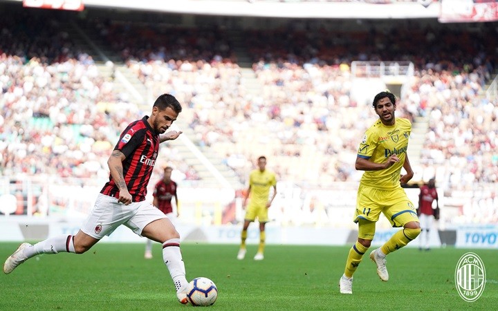 Higuain lập cú đúp, AC Milan vùi dập 