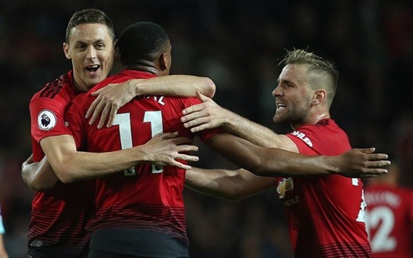 MU thắng nghẹt thở: Vì Old Trafford không phản bội Mourinho - Bóng Đá