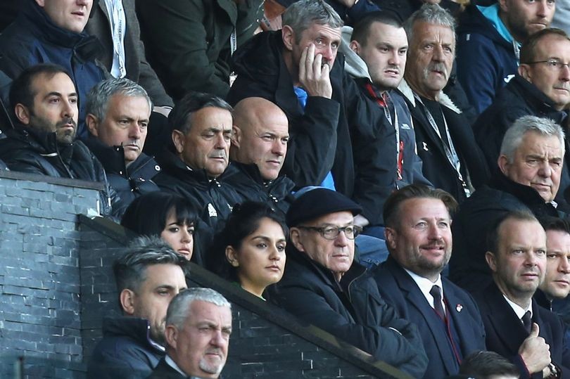 Cử đội tuyển trạch xem trận Benfica - Porto, Man Utd muốn mua ai? - Bóng Đá