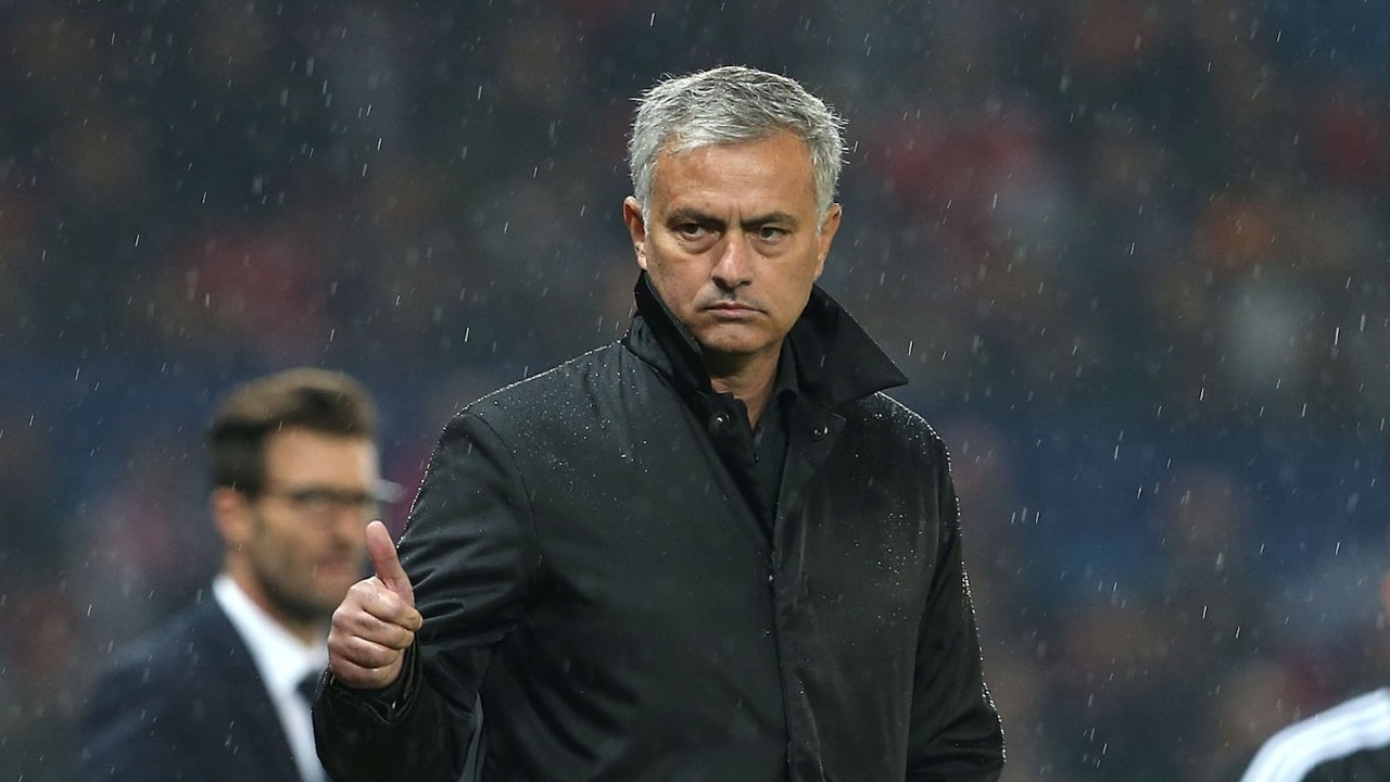HLV Mourinho giận dữ khi Man Utd chơi bóng như Playstation  - Bóng Đá