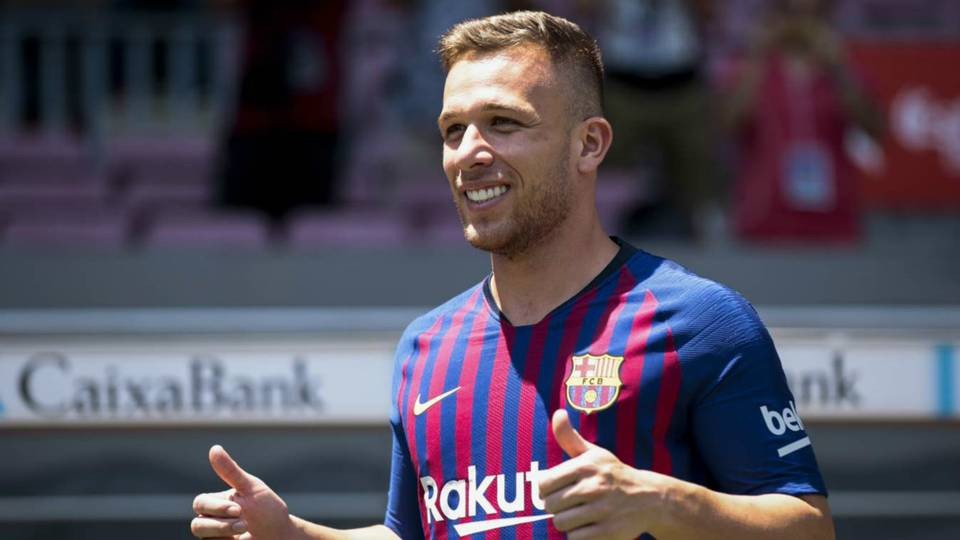 Từ Pique, nhìn sang Arthur Melo  - Bóng Đá