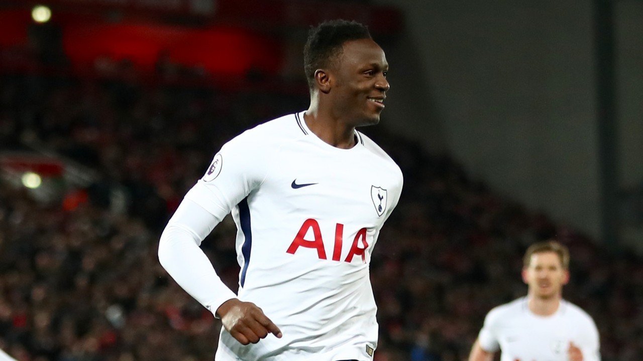 Để Pogba ra đi, Mourinho tính thay bằng 