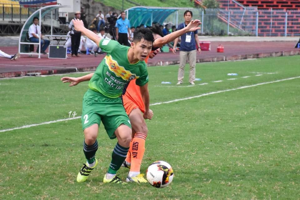 Tân binh Ngô Tùng Quốc: Ẩn số cạnh tranh cùng Trọng Hoàng - Bóng Đá
