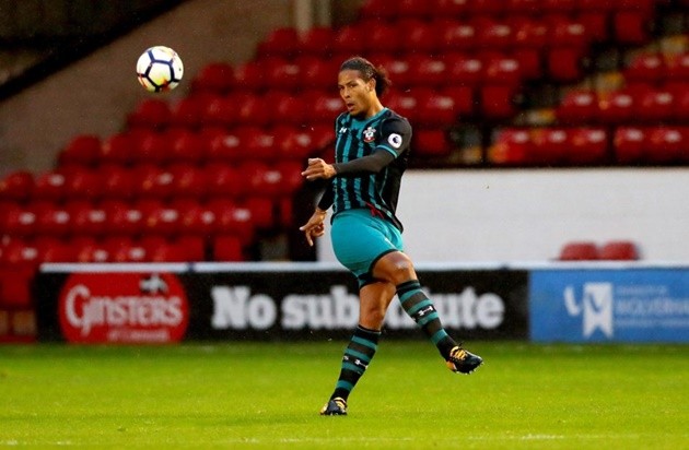 Virgil van Dijk trở lại ngày Southampton bị 