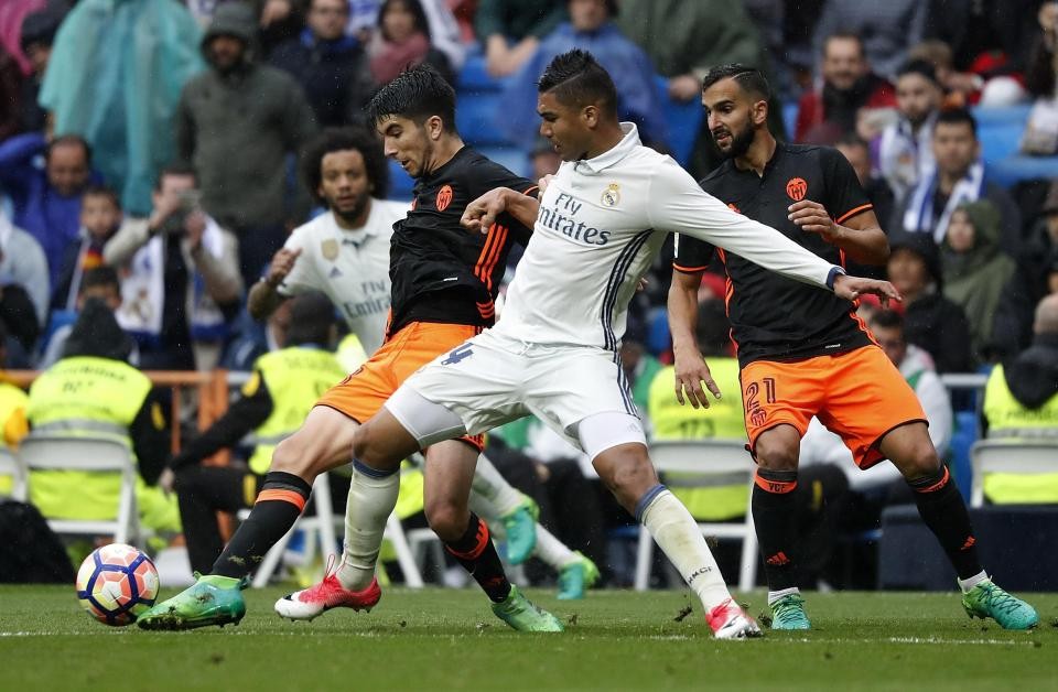 Góc tuyển trạch: Carlos Soler - 'Silva mới' được Mourinho thèm khát là ai? - Bóng Đá