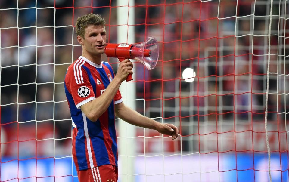 Những khoảnh khắc điên rồ đáng yêu của Thomas Muller - Bóng Đá