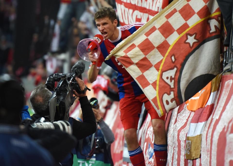 Những khoảnh khắc điên rồ đáng yêu của Thomas Muller - Bóng Đá