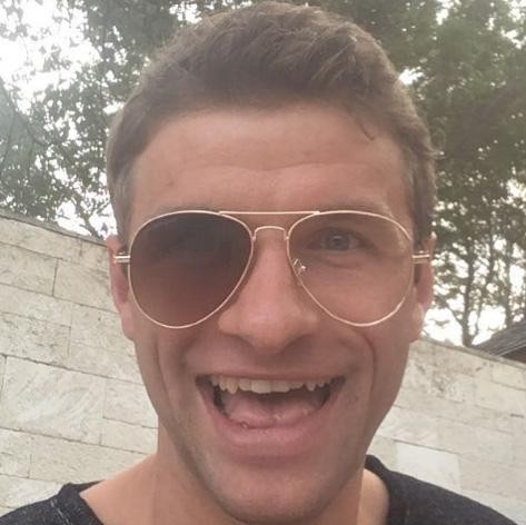 Những khoảnh khắc điên rồ đáng yêu của Thomas Muller - Bóng Đá