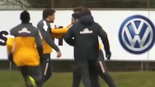 Sokratis và Arnautovic tái ngộ sau cuộc ẩu đả sân tập 5 năm trước - Bóng Đá