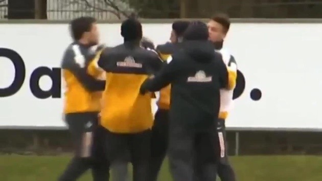 Sokratis và Arnautovic tái ngộ sau cuộc ẩu đả sân tập 5 năm trước - Bóng Đá