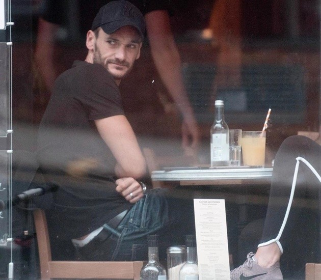 Lloris đi ăn với vợ - Bóng Đá