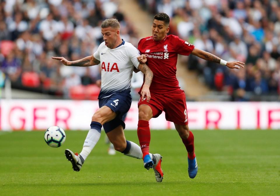 Phản đối Tottenham, Toby Alderweireld mặc áo dị - Bóng Đá
