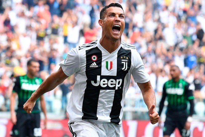 Lộ diện đôi giày mới của Ronaldo tại Champions League - Bóng Đá