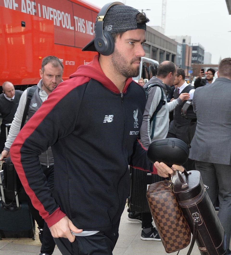 Liverpool dựng xe bus đến Manchester - Bóng Đá