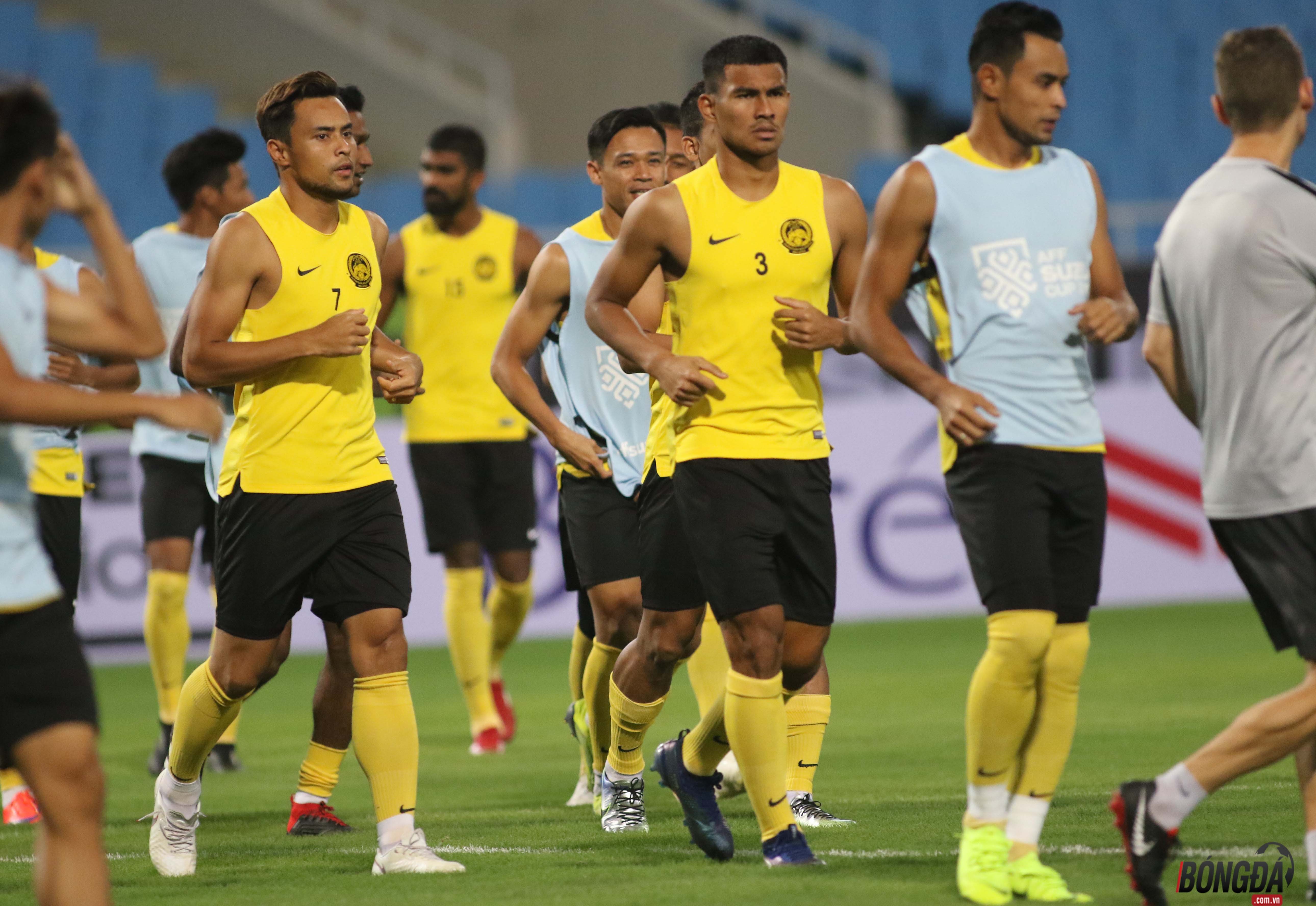 Đại chiến với ĐT Việt Nam, Malaysia thảnh thơi tập sân Mỹ Đình - Bóng Đá