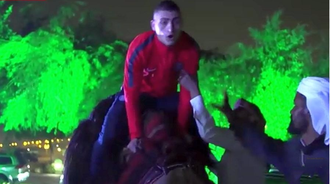 Verratti tái mặt với trải nghiệm cưỡi lạc đà - Bóng Đá