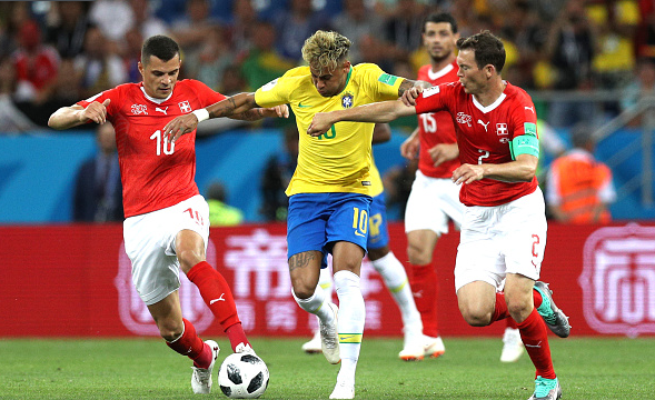 Xhaka sẵn sàng nhường băng đội trưởng cho Lichtsteiner - Bóng Đá