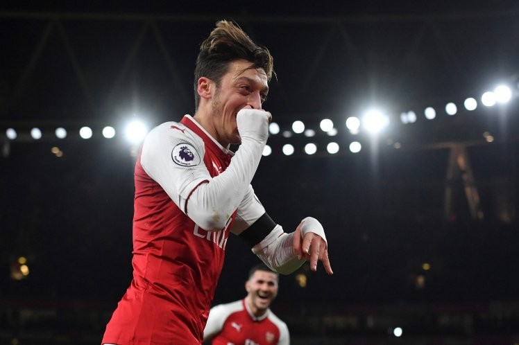 Mesut Ozil lần đầu làm được điều này tại Arsenal - Bóng Đá