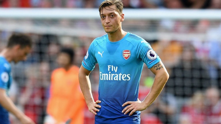 Arsenal thảm bại, Ozil đăng đàn xin lỗi NHM - Bóng Đá