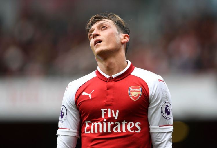 HLV Wenger khích tướng Mesut Ozil trước thềm trận đấu với Man Utd - Bóng Đá
