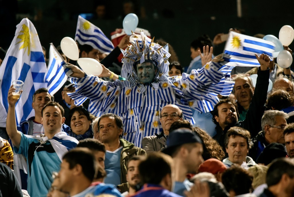 Paraguay 1-2 Uruguay - Bóng Đá