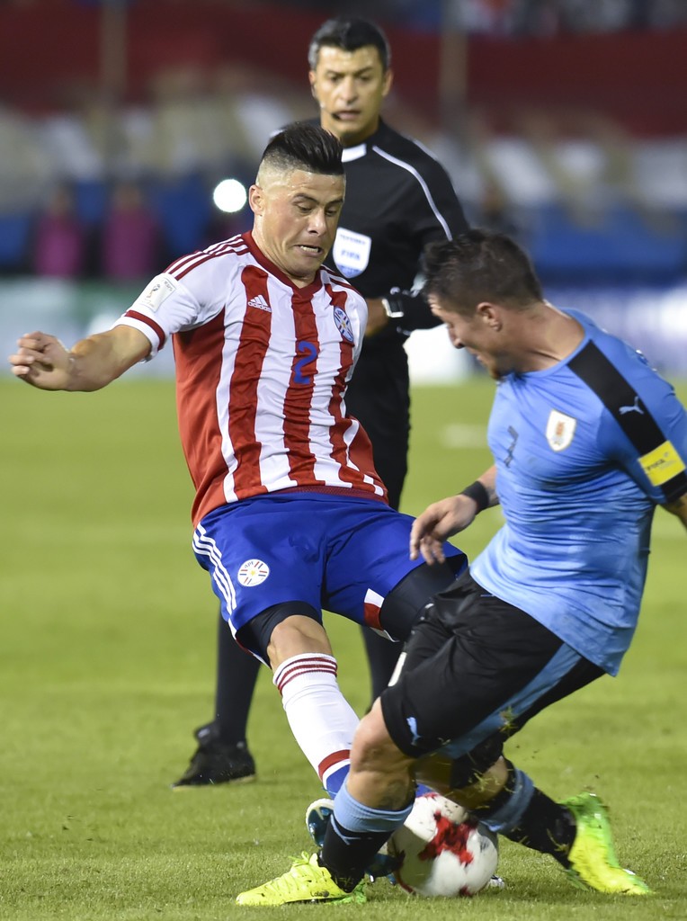 Paraguay 1-2 Uruguay - Bóng Đá