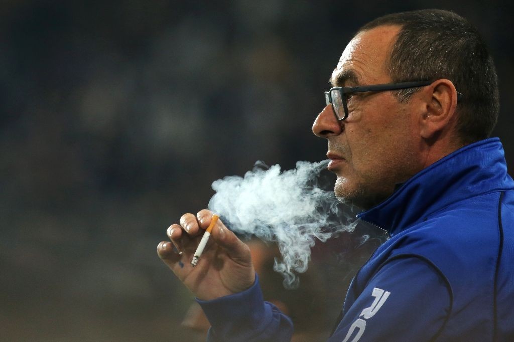 'Ngân hàng trưởng' Sarri đang hại Napoli - Bóng Đá