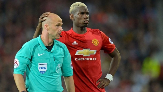 Xác nhận trọng tài điều khiển trận Derby Manchester - Bóng Đá