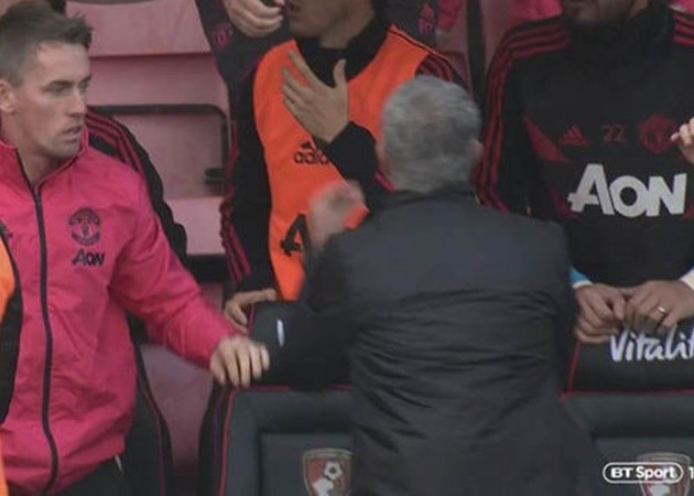 Mourinho phản ứng khó tin với pha bỏ lỡ mười mươi của Rashford - Bóng Đá