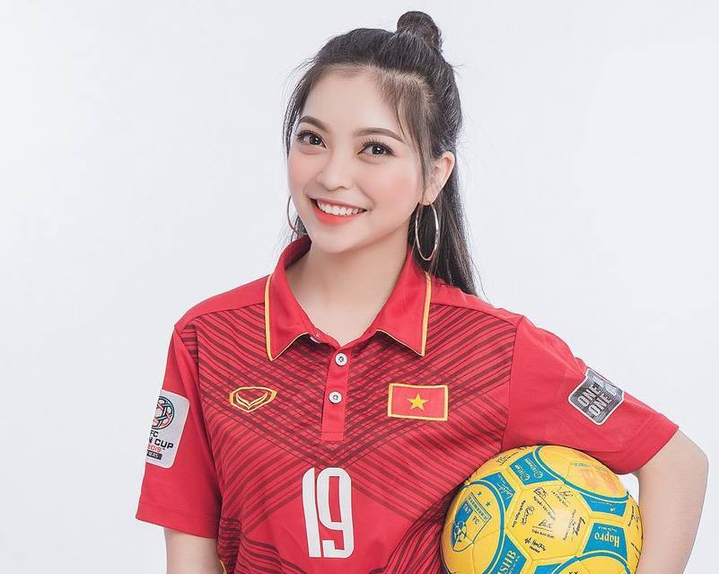 Trước thềm tứ kết, bạn gái Quang Hải chia sẻ 'bí kíp nghìn like' cổ vũ U23 - Bóng Đá