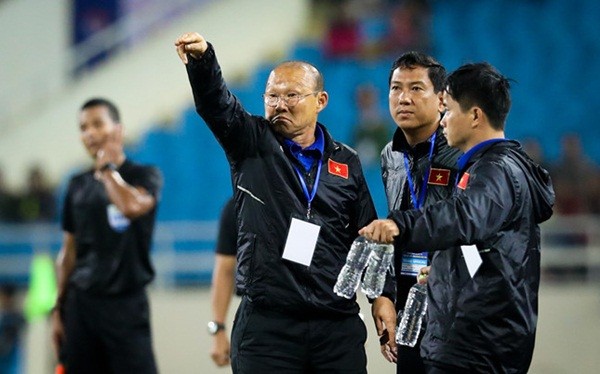 Phóng viên Hàn Quốc bất ngờ với tin HLV Park được 5 đội K.League để ý - Bóng Đá
