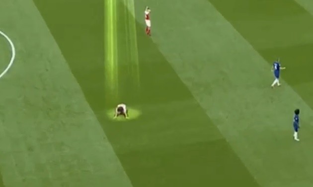 GUENDOUZI đập đất sau pha bỏ lỡ của Aubameyang - Bóng Đá