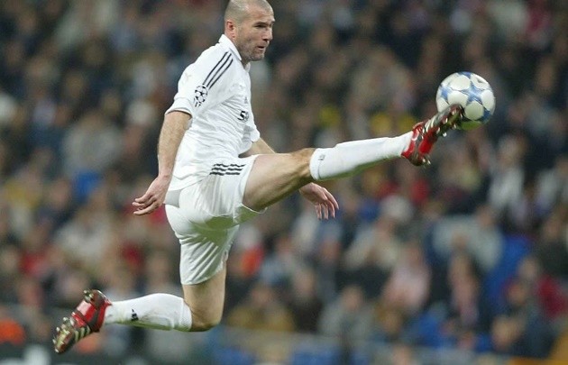 10 danh thủ treo giày sớm trong lịch sử làng túc cầu: - Bóng Đá