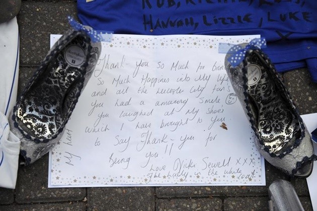 Bầu không khí tan thương bao trùm Leicester - Bóng Đá